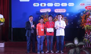 BTC trao giải vô địch cuộc thi lập trình viên ICPC Việt Nam cho đội thi đến từ ĐH Khoa học tự nhiên - ĐH Quốc gia TP Hồ Chí Minh. Các đội thi có thành tích cao tại cuộc thi ICPC Việt Nam cũng tham dự kỳ thi ICPC Châu Á lần này