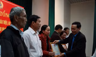LĐLĐ TP Đà Nẵng tặng bằng khen cho 10 tập thể và 10 cá nhân có thành tích xuất sắc trong xây dựng mô hình Tổ tự quản