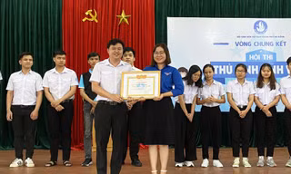Xuất sắc vượt qua 13 thí sinh còn lại, Tống Thị Thanh Tuyền (Sinh viên ĐH Kinh tế - ĐH Đà Nẵng) giành giải nhất Hội thi Thủ lĩnh sinh viên TP Đà Nẵng năm 2020. Ảnh: Nhật Tuyên