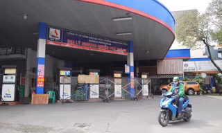 'Cơn khát' xăng chưa hạ nhiệt, lực lượng chức năng kiểm tra từng cửa hàng 