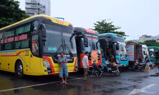 Giá xăng dầu tăng kỷ lục: Doanh nghiệp vận tải chưa kịp 'ngoi' lên đã tiếp tục 'chìm'