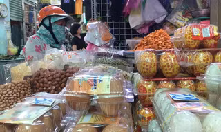 Giá trứng tăng vọt, tiểu thương dè dặt nhập hàng