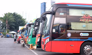 ‘Gồng mình’ không nổi trong cơn bão giá xăng dầu, nhiều nhà xe muốn tăng giá vé lên 20%