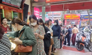 Giá vàng tăng sôi sục, cách nào 'hạ nhiệt' lúc này? 