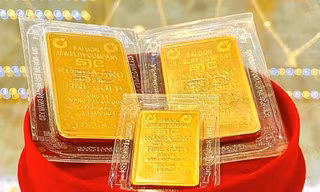 Giá vàng đồng loạt đứng im