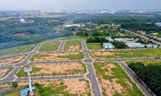 Nhiều chủ đầu tư ‘phát khóc’ vì dài cổ chờ định giá đất