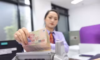 Vốn rẻ đổ vào bất động sản, thị trường chứng khoán sẽ ra sao?