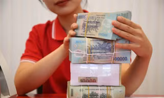 Lãi suất huy động tiếp đà giảm