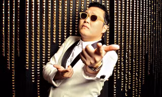 Psy bị thẩm vấn vì nghi liên quan đến bê bối tình dục và ma tuý của "bố Yang".