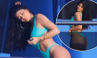 Kylie Jenner diện bikini cut-out táo bạo khoe thân hình ‘đồng hồ cát’ trứ danh