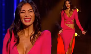 ‘Nóng mặt’ với bộ cánh không thể hở hơn của nữ giám khảo X-Factor