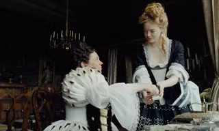 Cảnh phim trong “The Favourite”.