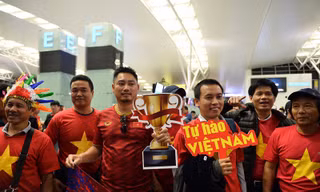 Hàng trăm CĐV vượt 5.400 km sang UAE 'tiếp lửa' cho tuyển Việt Nam