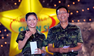 Hình ảnh MC Lại Văn Sâm và Hoàng Linh ở ‘Chúng tôi là chiến sĩ’ 13 năm trước