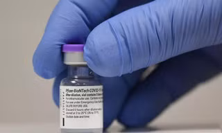 Vắc xin COVID-19 của hãng Pfizer- BioNTech.