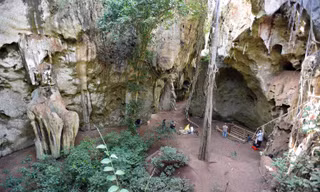 Toàn cảnh khu hang động Panga ya Saidi, Kenya, nơi khai quật khu mộ cổ