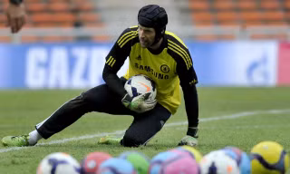 khả năng Cech bất đắc dĩ phải rời Chelsea