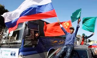 NATO không kích tư dinh Gadhafi ban ngày