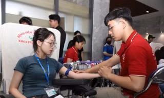 Hàng nghìn trái tim thiện nguyện hướng về Chủ Nhật Đỏ lần thứ 17
