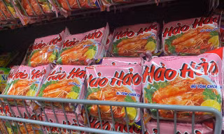 Mì gói 'quốc dân' Hảo Hảo giảm giá trong chương trình 'Tiếp sức người tiêu dùng' Acecook Việt Nam