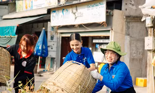 Các nàng hậu chung tay cải tạo kênh rạch ô nhiễm ở TPHCM