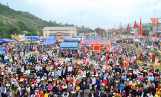 Bình Định: Hàng ngàn người dân trẩy hội Chợ Gò cầu may