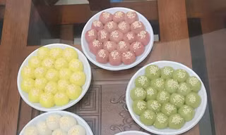 Bánh trôi ngũ sắc hút khách trước ngày Tết Hàn thực
