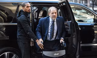 “Trùm Hollywood” Harvey Weinstein được cho là dương tính với virus gây dịch Covid-19.