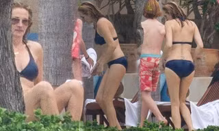 ‘Người đàn bà đẹp’ Julia Roberts tự tin diện bikini khoe dáng nuột tuổi U60