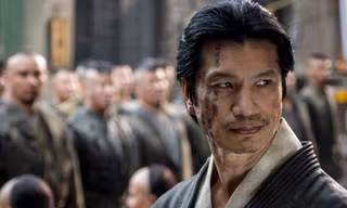 Dustin Nguyễn xuất hiện ở cuối phần 1 “Warrior”.