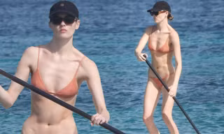 Mặc bikini siêu bé, siêu mẫu Victoria’s Secret gây tranh cãi với thân hình ‘trơ xương’