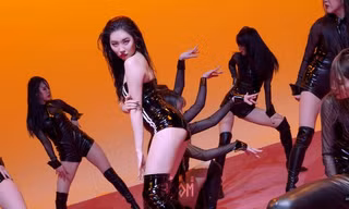 Vũ đạo gợi dục gây tranh cãi của nữ idol đình đám xứ Hàn