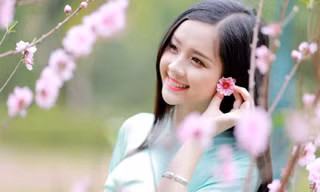Nữ sinh Việt Nam ấn tượng khoe nụ cười tỏa nắng