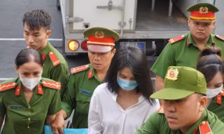 Bị cáo Ngọc Trinh tại tòa.
