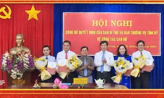 Hội nghị công bố quyết định của Ban Bí thư Trung ương Đảng về cán bộ tại Tây Ninh chiều 23/10. Ảnh: TTV11