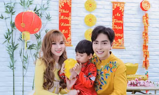 Thu Thuỷ và chồng trẻ kém 10 tuổi diện áo dài rực rỡ đón Tết ở Đà Lạt