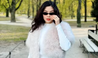 Diễm Trang sang chảnh như fashionista dạo chơi công viên ở Ba Lan sau khi hết phong toả