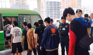Hơn 200 người nước ngoài được giải cứu khỏi 2 trung tâm lừa đảo ở Poipet, Campuchia, trong chiến dịch truy quét gần đây. (Ảnh: Khmer Times)