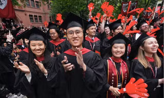 Các sinh viên ĐH Harvard tốt nghiệp ngày 29/5. (Ảnh: AP)