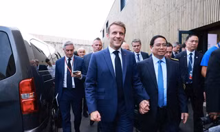 Thủ tướng Phạm Minh Chính và Tổng thống Pháp Emmanuel Macron. Ảnh: VGP