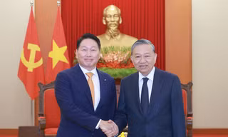 Tổng Bí thư Tô Lâm tiếp Chủ tịch Tập đoàn SK Chey Tae-won. (Ảnh: TTXVN)