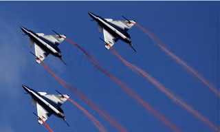Đội hình máy bay chiến đấu J-10 của Trung Quốc. (Ảnh: Reuters)