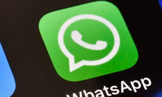 Biểu tượng của ứng dụng WhatsApp. (Ảnh: AP)