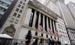 Sàn giao dịch chứng khoán New York ngày 10/4. (Ảnh: AP)