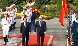 Thủ tướng Phạm Minh Chính chủ trì lễ đón Thủ tướng Nga Mikhail Mishustin