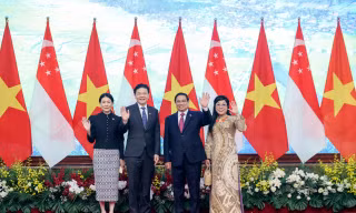 Thủ tướng Phạm Minh Chính chủ trì lễ đón Thủ tướng Singapore Lawrence Wong