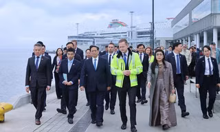 Thủ tướng Phạm Minh Chính thăm phố cổ và cảng biển nổi tiếng của Estonia 