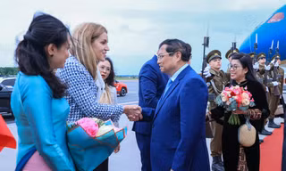 Thủ tướng Phạm Minh Chính và Phu nhân đến thủ đô Tallinn của Estonia. Ảnh: Chinhphu.vn