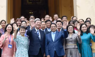 Hai Thủ tướng Việt - Nhật cùng uống cà phê, thăm Bảo tàng Lịch sử quốc gia