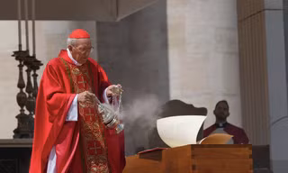 Vatican tiễn biệt Giáo hoàng Francis bằng nghi lễ giản dị và trang trọng 